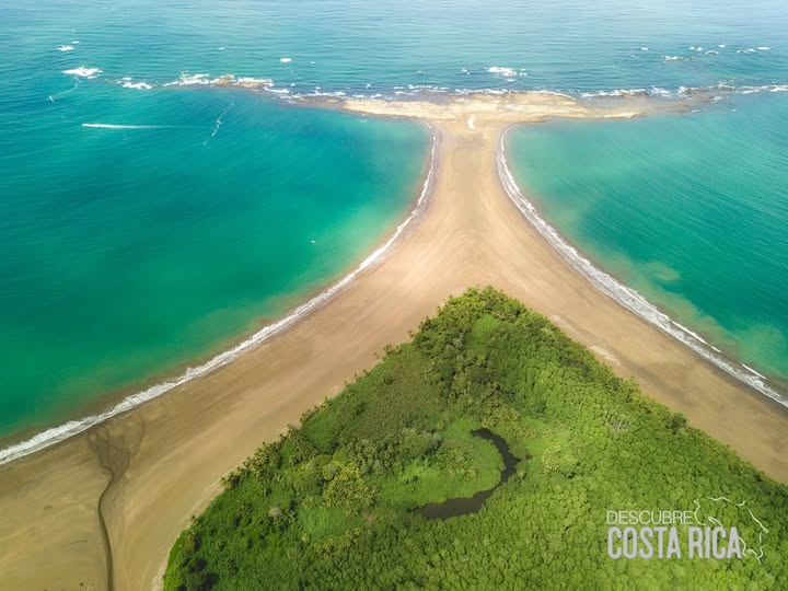El Tómbolo de la Cola de la Ballena en Punta Uvita, Parque Nacional Marino Ballena